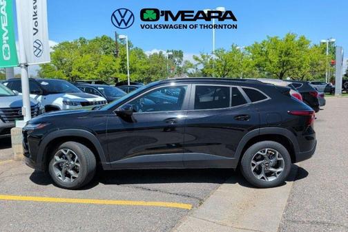 Mosaic Black Metallic 2024 Chevrolet Trax LT