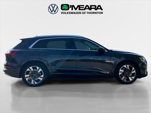 2022 Audi e-tron Premium Plus
