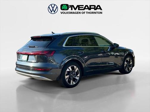 2022 Audi e-tron Premium Plus