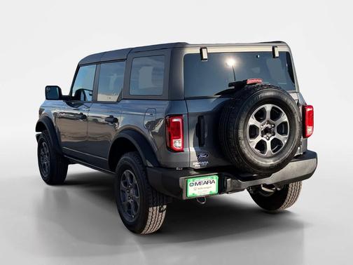 Carbonized Gray Metallic 2026 Ford Bronco Big Bend