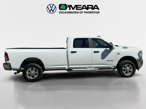Bright White Clearcoat 2024 RAM 3500 Big Horn Crew Cab 4x4 8' Box