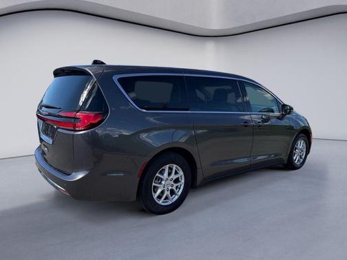 Granite Crystal Clearcoat Metallic 2023 Chrysler Pacifica Touring-L