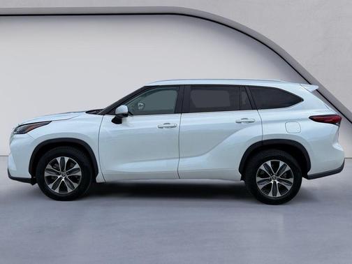 Wind Chill Pearl 2023 Toyota Highlander XLE