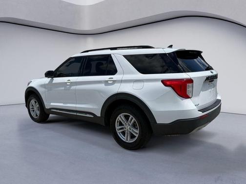 White 2022 Ford Explorer XLT