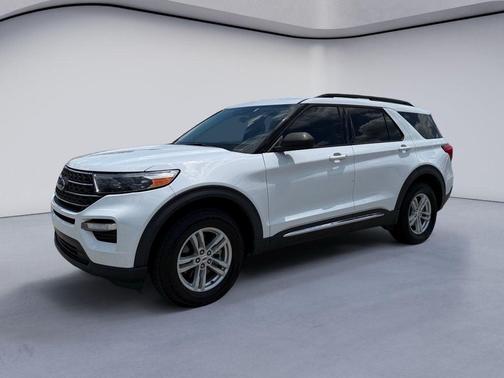 White 2022 Ford Explorer XLT