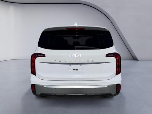 Glacial White Pearl 2024 Kia Telluride LX