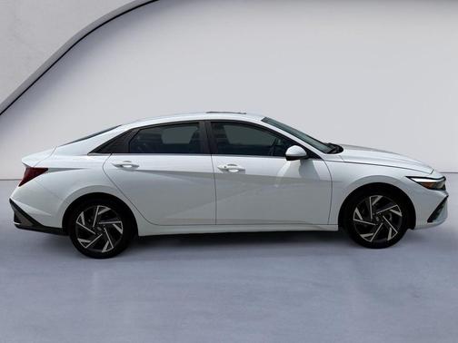 White 2024 Hyundai ELANTRA SEL