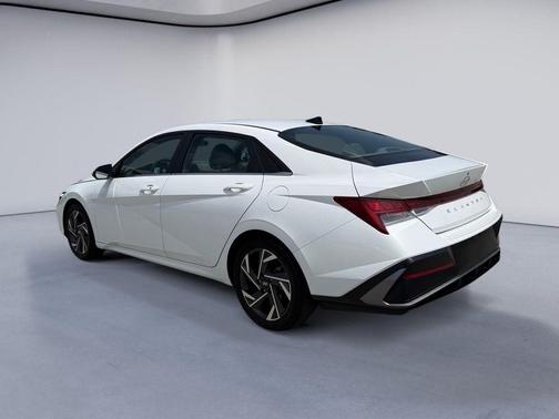 White 2024 Hyundai ELANTRA SEL