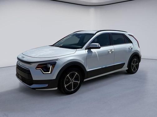 Snow White Pearl 2023 Kia Niro EX