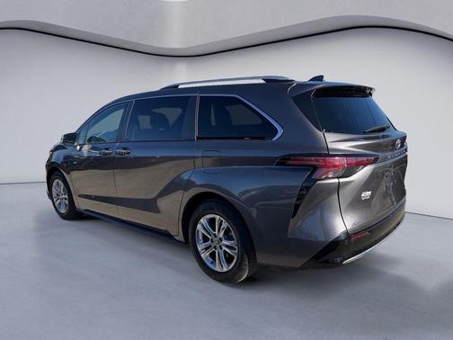 2023 Toyota Sienna Platinum 7 passenger
