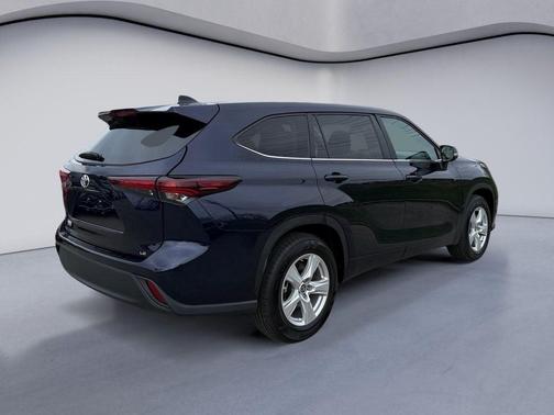 2025 Toyota Highlander LE