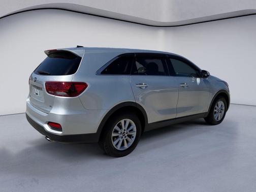 Sparkling Silver 2019 Kia Sorento LX V6