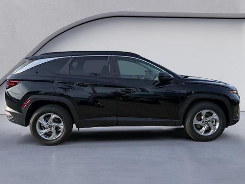 Black Pearl 2024 Hyundai TUCSON SEL