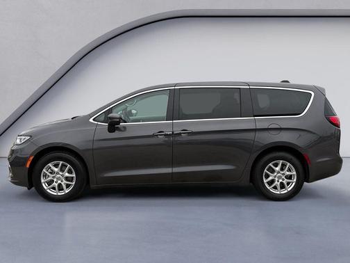 2023 Chrysler Pacifica Touring-L