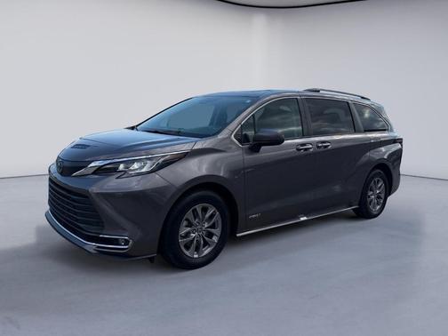 Predawn Gray Mica 2021 Toyota Sienna XLE