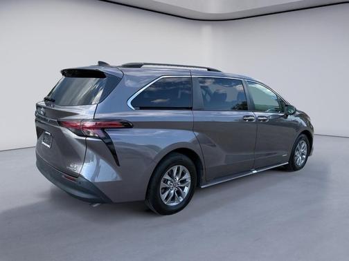 Predawn Gray Mica 2021 Toyota Sienna XLE