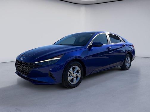 2022 Hyundai ELANTRA SE