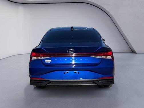 2022 Hyundai ELANTRA SE