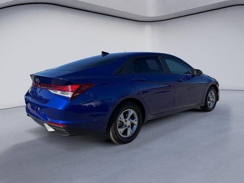 2022 Hyundai ELANTRA SE