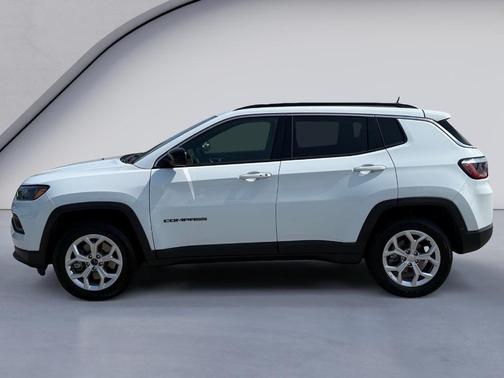 Bright White Clearcoat 2024 Jeep Compass Latitude