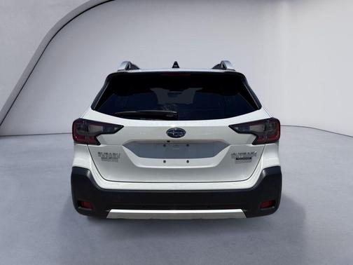 Crystal White Pearl 2024 Subaru Outback Touring