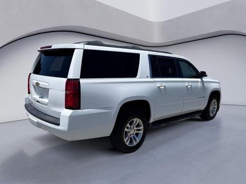 Summit White 2018 Chevrolet Suburban LT