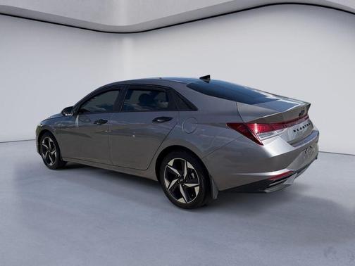 Metal 2023 Hyundai ELANTRA SEL