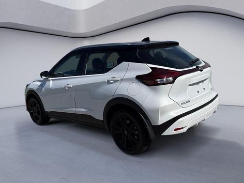Aspen White / Super Black 2024 Nissan Kicks SV
