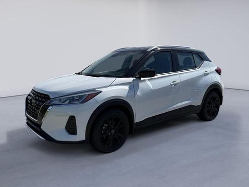 Aspen White / Super Black 2024 Nissan Kicks SV