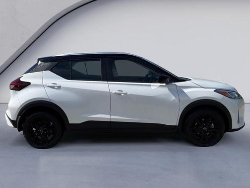 Aspen White / Super Black 2024 Nissan Kicks SV
