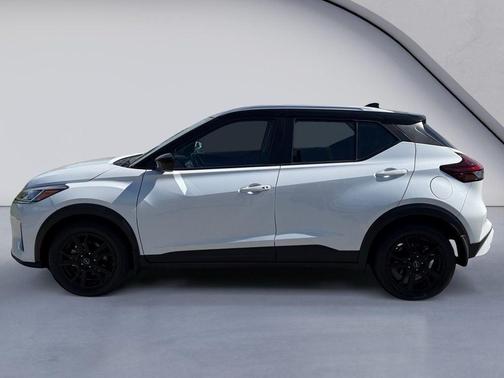 Aspen White / Super Black 2024 Nissan Kicks SV