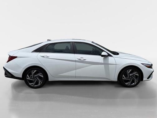 White 2025 Hyundai ELANTRA Limited