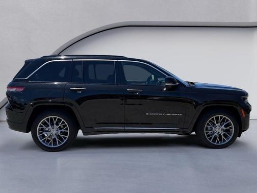 Diamond Black 2025 Jeep Grand Cherokee Summit