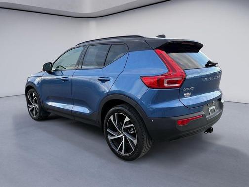 2021 Volvo XC40 T4 R-Design