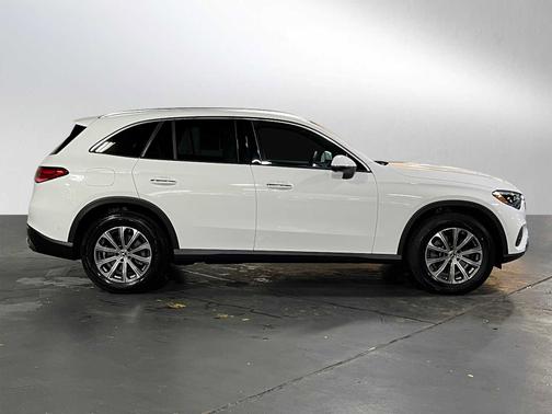 2025 Mercedes-Benz GLC 300 