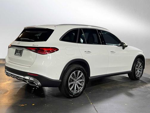 2025 Mercedes-Benz GLC 300