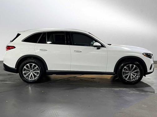 2025 Mercedes-Benz GLC 300