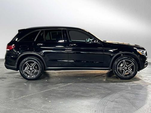 2022 Mercedes-Benz GLC 300 