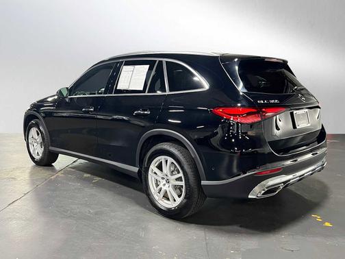 2025 Mercedes-Benz GLC 300