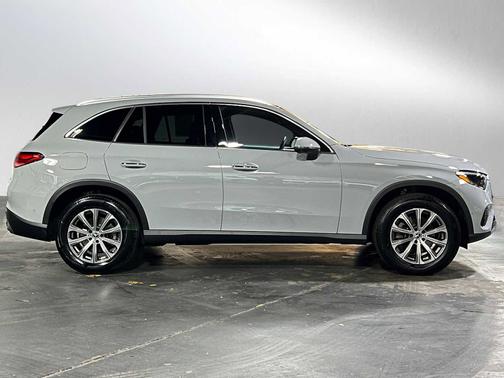 2025 Mercedes-Benz GLC 300 