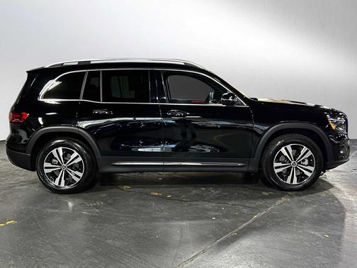 2025 Mercedes-Benz GLB 250 4MATIC