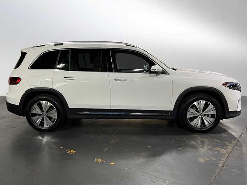 2025 Mercedes-Benz EQB 300 