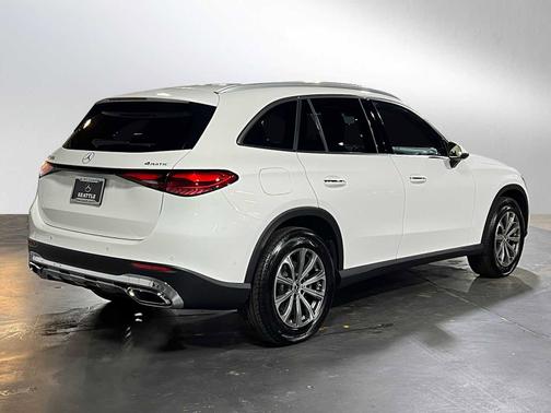 2025 Mercedes-Benz GLC 300 
