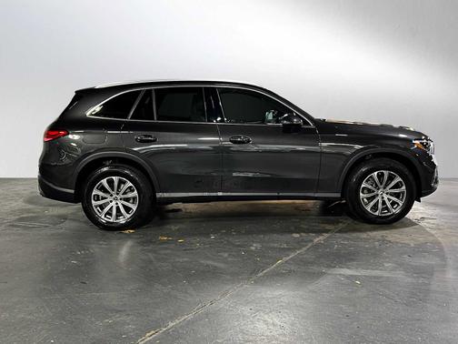 2025 Mercedes-Benz GLC 300 