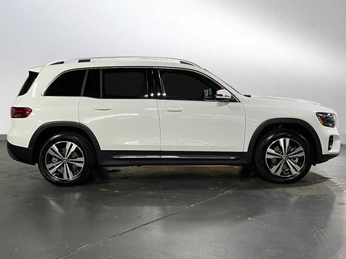 2025 Mercedes-Benz GLB 250 