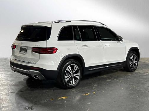 2025 Mercedes-Benz GLB 250 