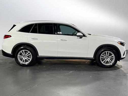 2025 Mercedes-Benz GLC 300 