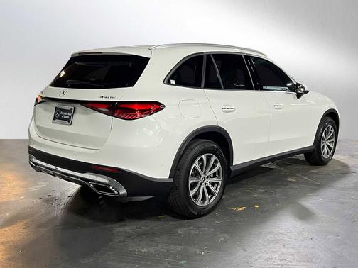 Polar White 2026 Mercedes-Benz GLC 300