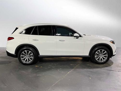 Polar White 2026 Mercedes-Benz GLC 300