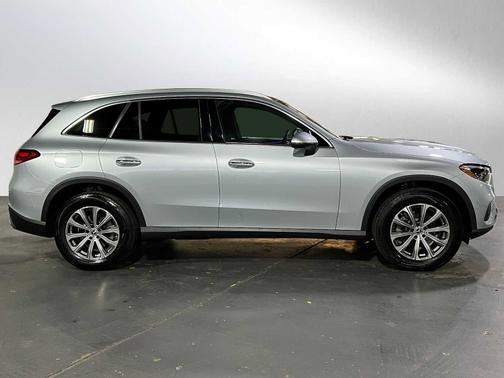 2025 Mercedes-Benz GLC 300 